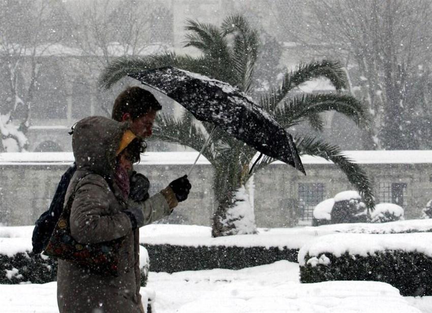 Meteoroloji'den İstanbul için peş peşe kar uyarısı! Tulpar yola çıktı...