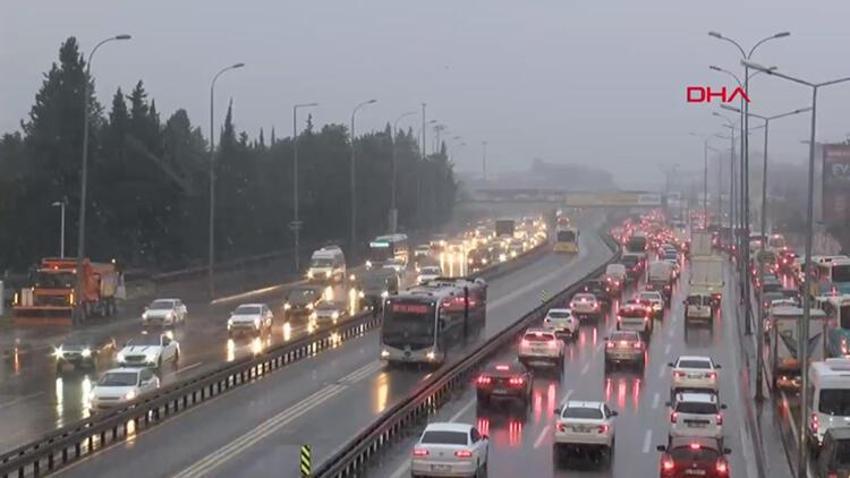 Meteoroloji'den İstanbul için peş peşe kar uyarısı! Tulpar yola çıktı...
