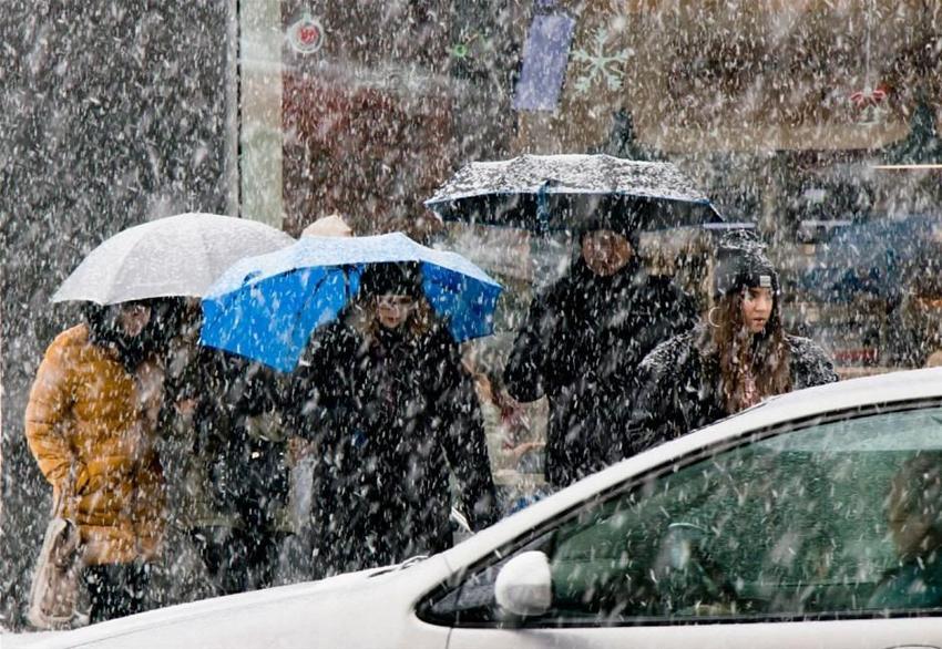 Meteoroloji'den İstanbul için peş peşe kar uyarısı! Tulpar yola çıktı...