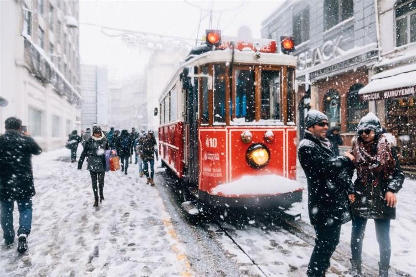 Meteoroloji'den İstanbul için peş peşe kar uyarısı! Tulpar yola çıktı...