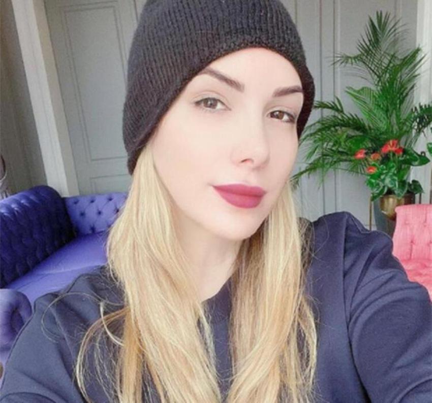 Soğuk havaya aldırış etmedi, Tuğba Özerk kar üstünde böyle poz verdi