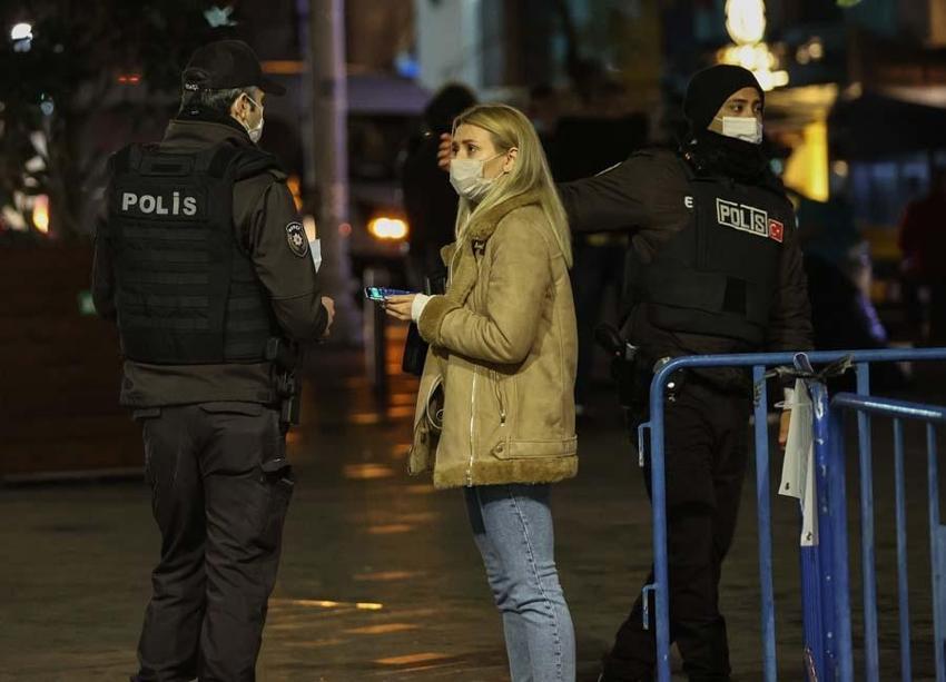 Hafta sonu, hafta içi sokağa çıkma yasakları ile ilgili yeni karar! Bakan duyurdu...