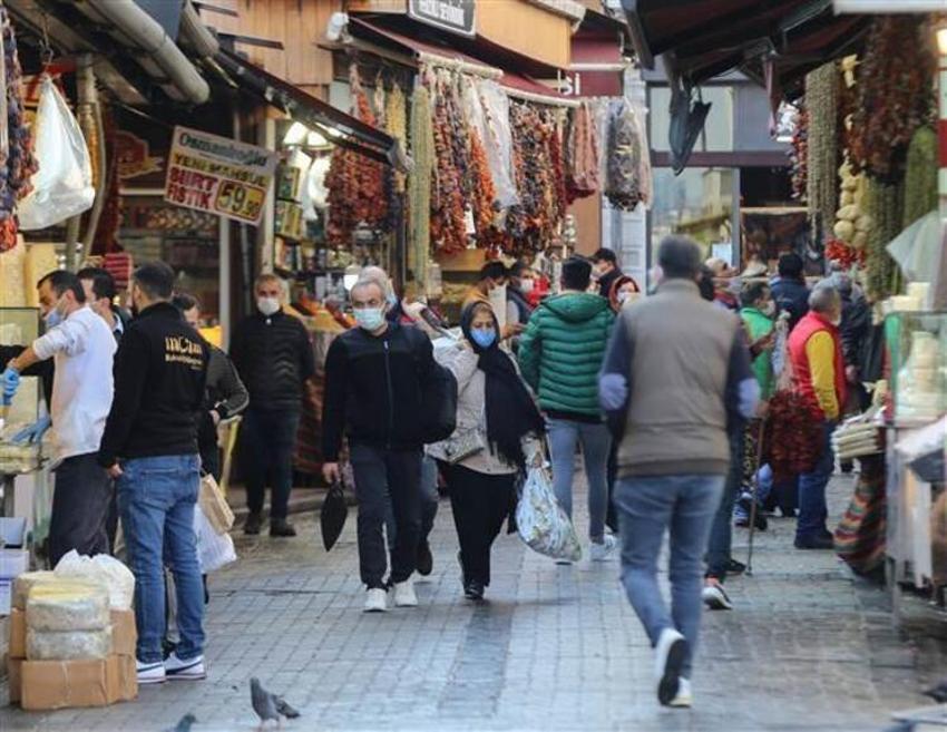 Hafta içi ve hafta sonu sokağa çıkma yasağı ile ilgili yeni adım! Ertelendi...