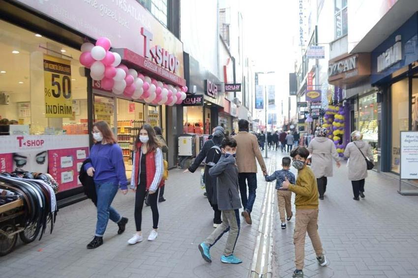 Hafta içi ve hafta sonu sokağa çıkma yasağı ile ilgili yeni adım! Ertelendi...