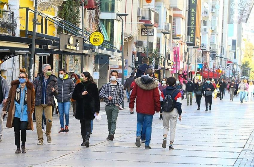 Hafta içi ve hafta sonu sokağa çıkma yasağı ile ilgili yeni adım! Ertelendi...