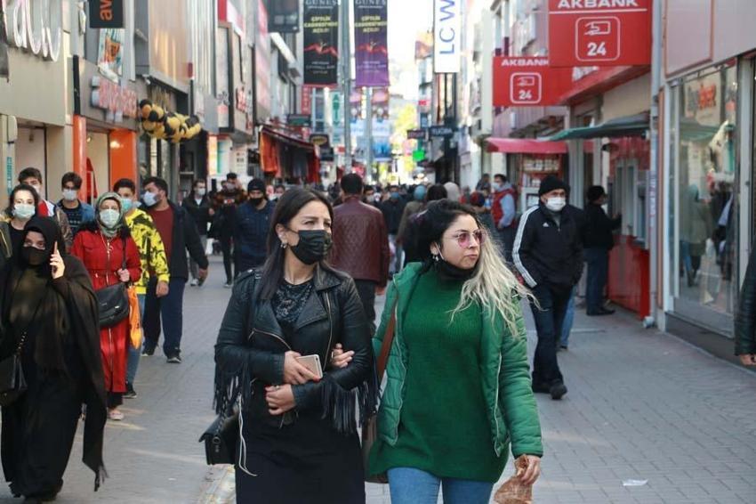 Hafta içi ve hafta sonu sokağa çıkma yasağı ile ilgili yeni adım! Ertelendi...