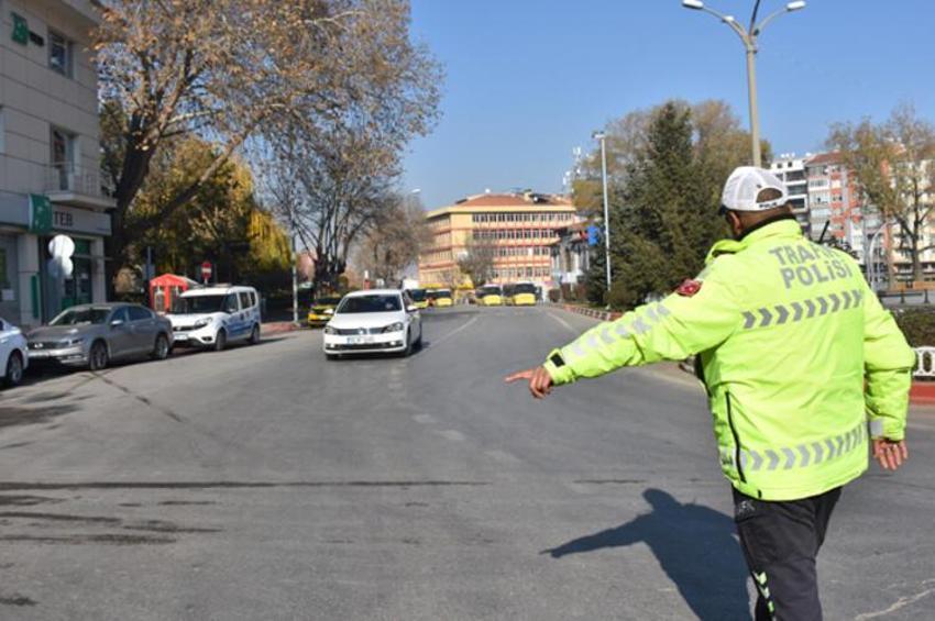 Hafta sonu ve hafta içi sokağa çıkma yasaklarıyla ilgili yeni gelişme! Tek tek açıklandı