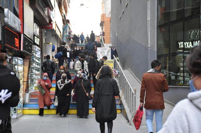 Hafta sonu ve hafta içi sokağa çıkma yasaklarıyla ilgili yeni gelişme! Tek tek açıklandı