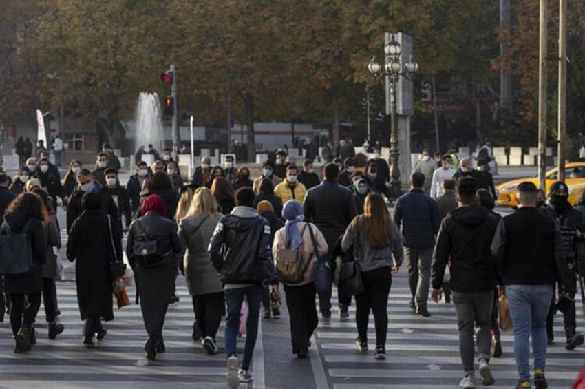 Hafta sonu ve hafta içi sokağa çıkma yasaklarıyla ilgili yeni gelişme! Tek tek açıklandı