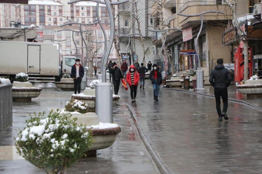 Hafta sonu ve hafta içi sokağa çıkma yasaklarıyla ilgili yeni gelişme! Tek tek açıklandı