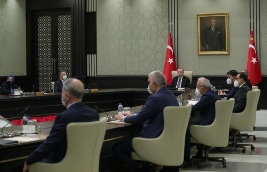 Hafta sonu ve hafta içi sokağa çıkma yasaklarıyla ilgili yeni gelişme! Tek tek açıklandı