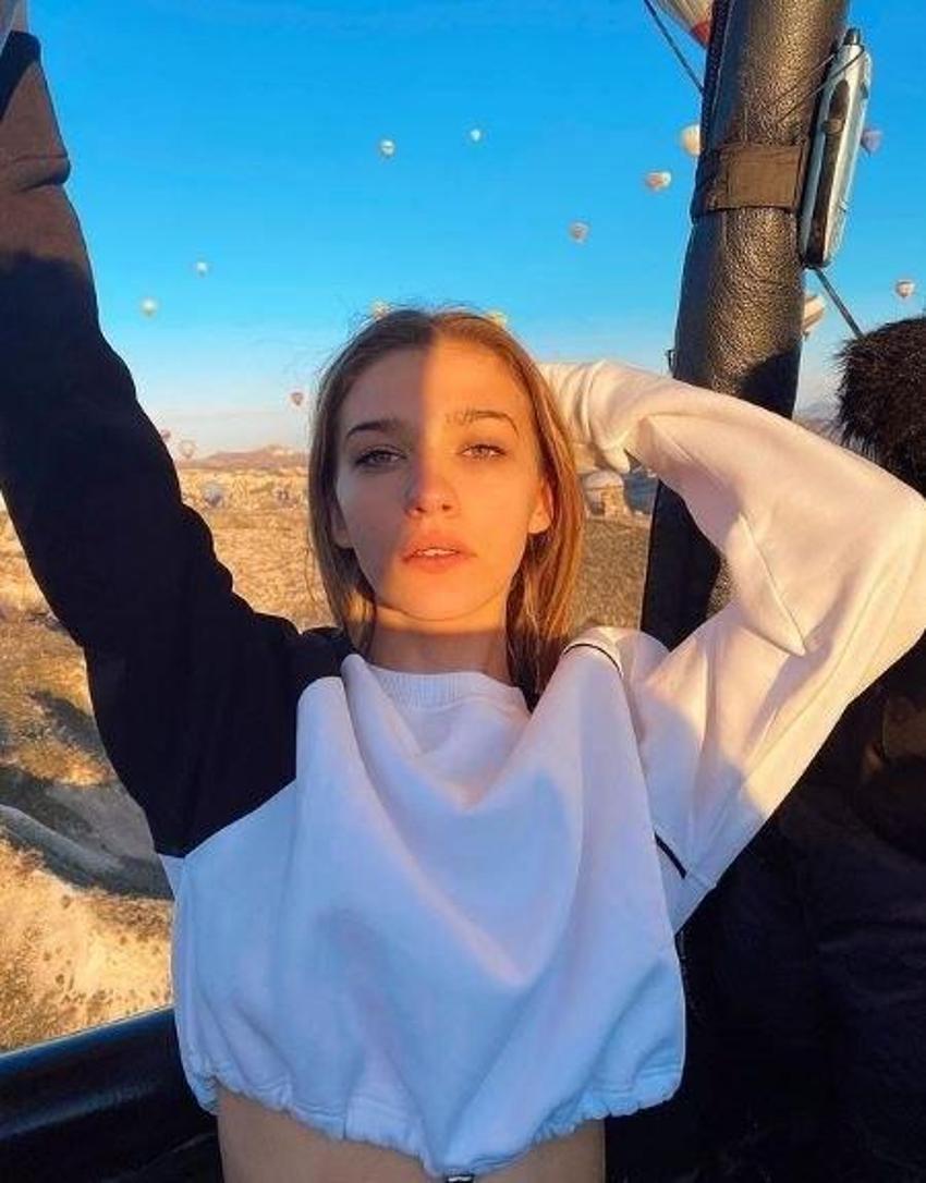Ünlü oyuncu Melisa Döngel'e bıçaklı saldırı!