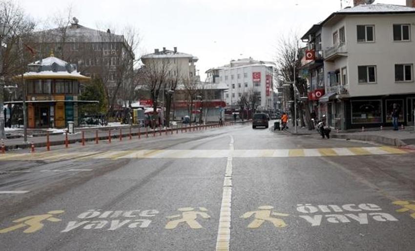 Hafta içi ve hafta sonu sokağa çıkma yasağı ile ilgili yeni karar! İşte o 37 il...