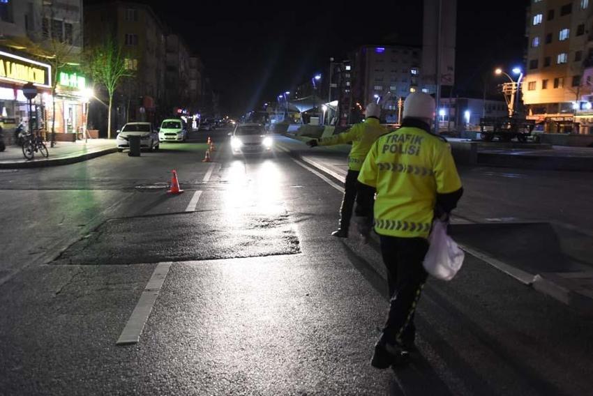 Hafta içi ve hafta sonu sokağa çıkma yasağı ile ilgili yeni karar! İşte o 37 il...