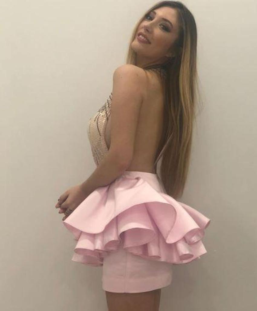 Yasmin Erbil bacak ve göğüs dekolteli pozuyla olay oldu!