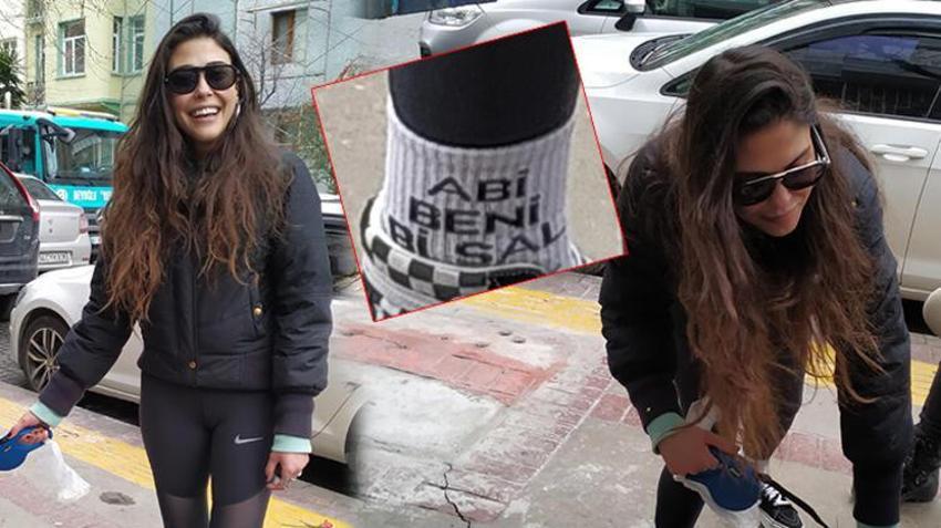 Dilara Aksüyek'ten çoraplı gönderme! 'Abi beni bi' sal'