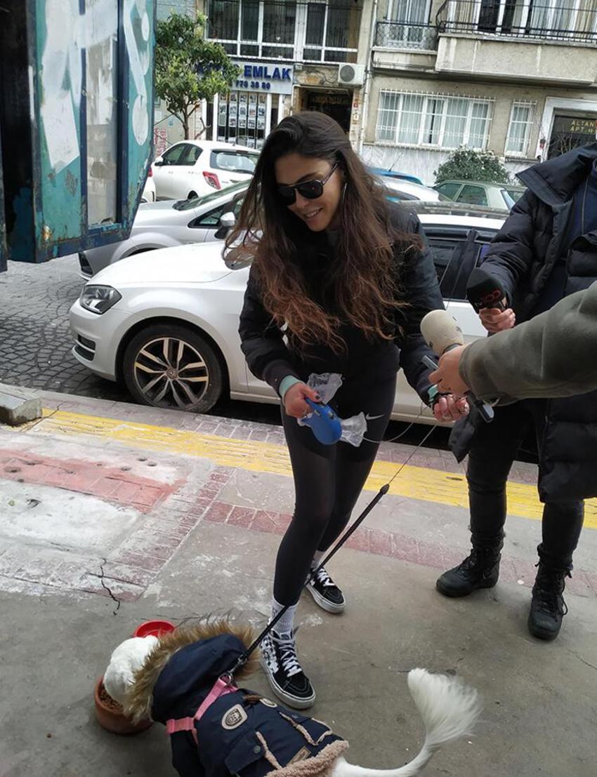 Dilara Aksüyek'ten çoraplı gönderme! 'Abi beni bi' sal'