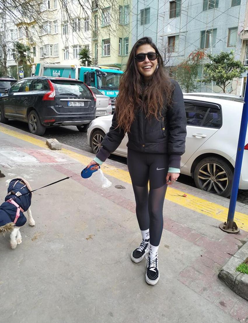 Dilara Aksüyek'ten çoraplı gönderme! 'Abi beni bi' sal'