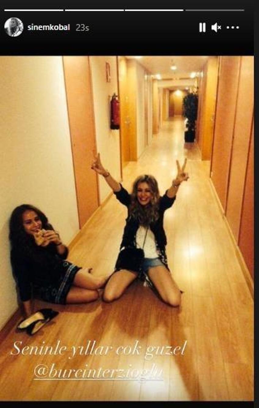 Kucak kucağa kutlama pozuna beğeni yağdı! Sinem Kobal ve Burçin Terzioğlu...