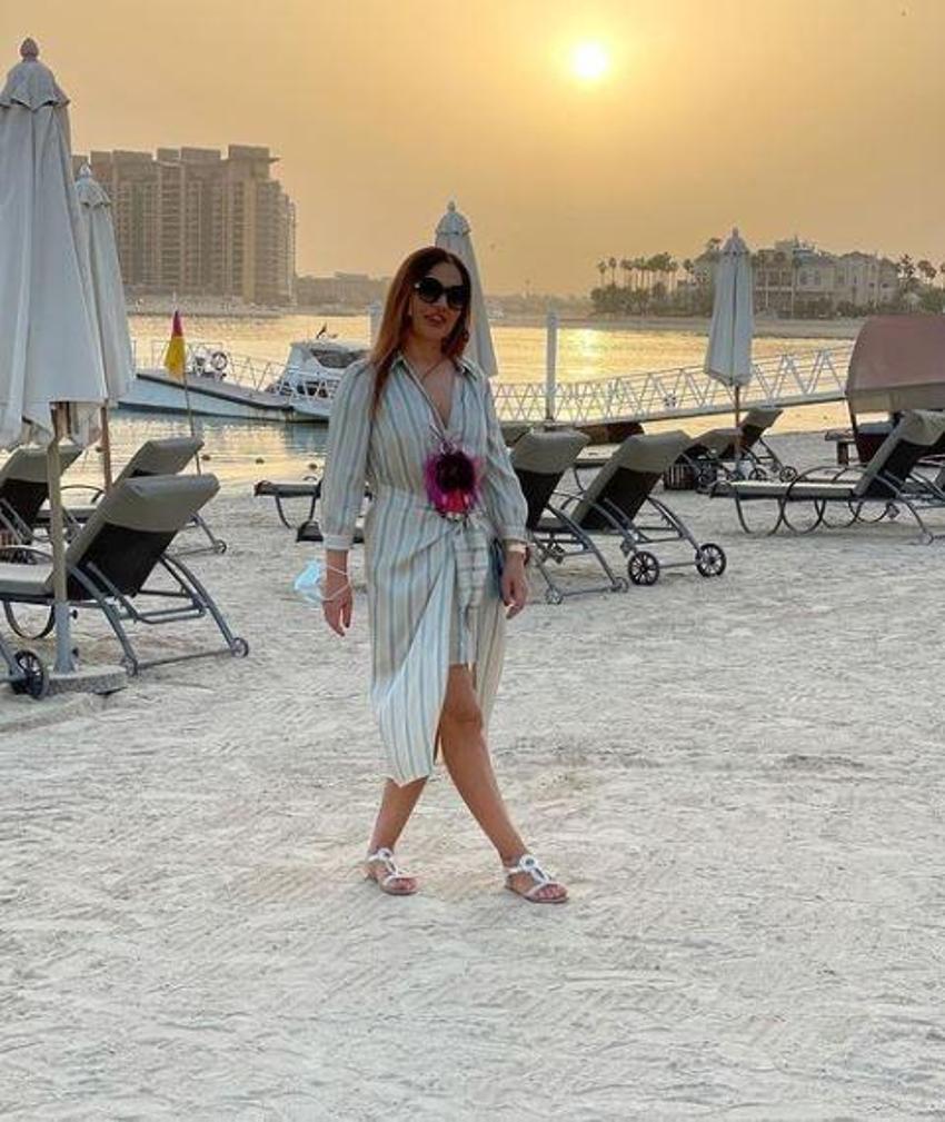 Demet Akalın tatile Dubai'ye gitti! Tektaşının fiyatı şok etti...