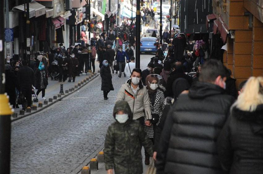Hafta içi ve hafta sonu sokağa çıkma yasaklarıyla ilgili flaş gelişme! İşte durumu iyi ve kötü olan şehirler