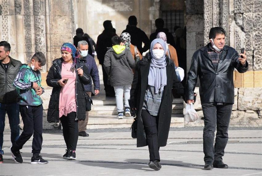 Hafta içi ve hafta sonu sokağa çıkma yasaklarıyla ilgili flaş gelişme! Yeni yasaklar, ek tedbirler yolda