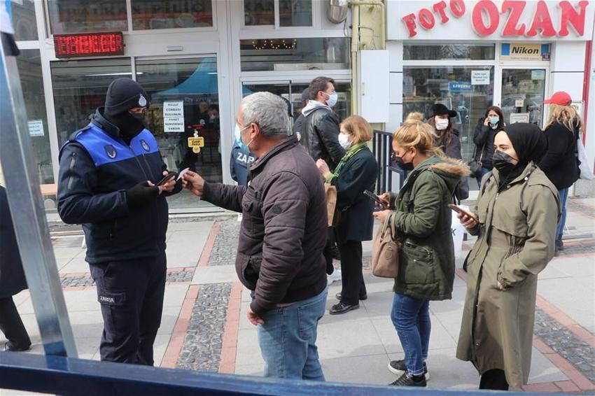 Hafta içi ve hafta sonu sokağa çıkma yasaklarıyla ilgili flaş gelişme! Yeni yasaklar, ek tedbirler yolda