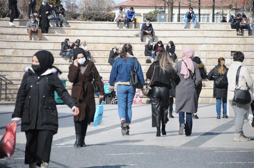 Hafta içi ve hafta sonu sokağa çıkma yasaklarıyla ilgili flaş gelişme! Yeni yasaklar, ek tedbirler yolda