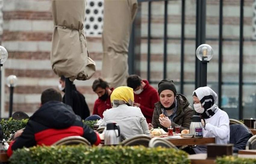 Hafta sonu ve hafta içi sokağa çıkma yasağı ile ilgili flaş gelişme! Yeniden kapanma...