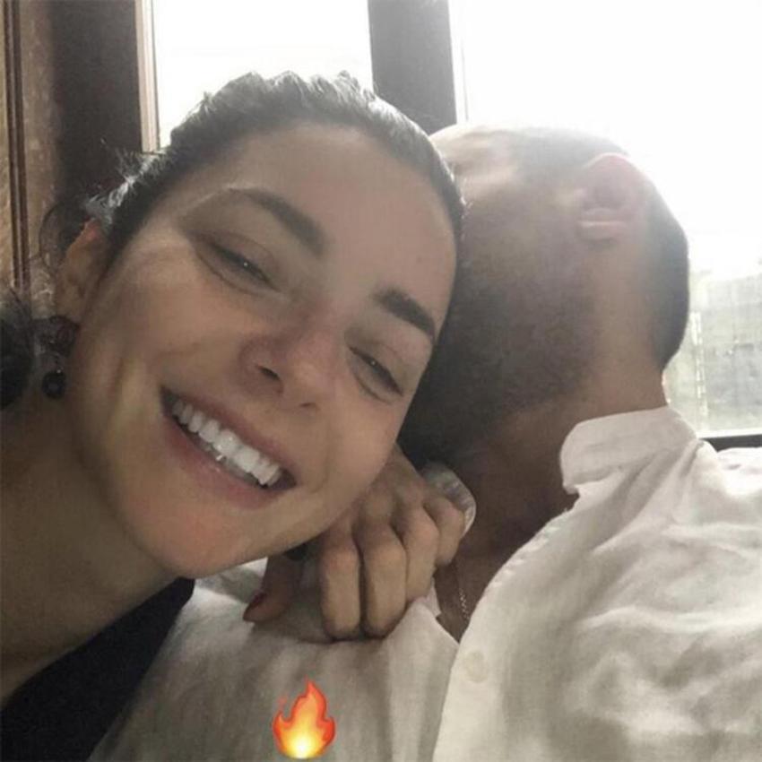 Merve Boluğur'dan göğüs dekolteli poz! 'Sokağa bu kadar seksi çıkmazsın'
