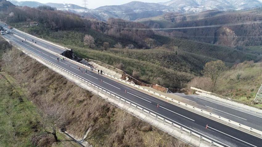D-655 Karayolu çöktü! 85 metrelik devasa çukur...