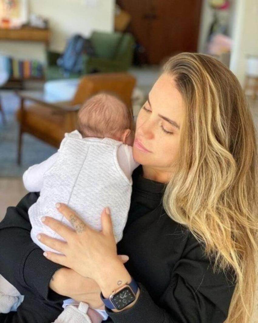 Ceyda Ateş kızını paylaştı! 'Hep baba diyorlar'