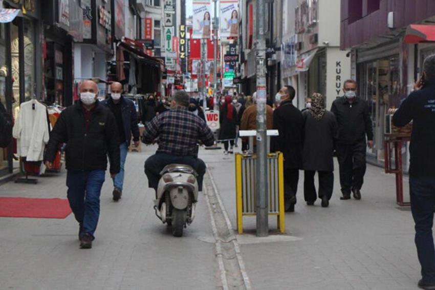 Risk haritası 'kızarıyor'! 81 ilde patlama yaşanıyor, Sağlık Bakanlığı'ndan son dakika açıklaması geldi