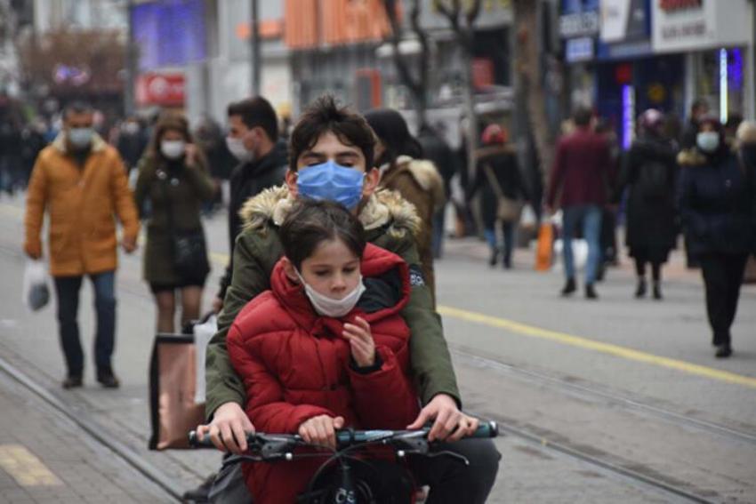 Risk haritası 'kızarıyor'! 81 ilde patlama yaşanıyor, Sağlık Bakanlığı'ndan son dakika açıklaması geldi