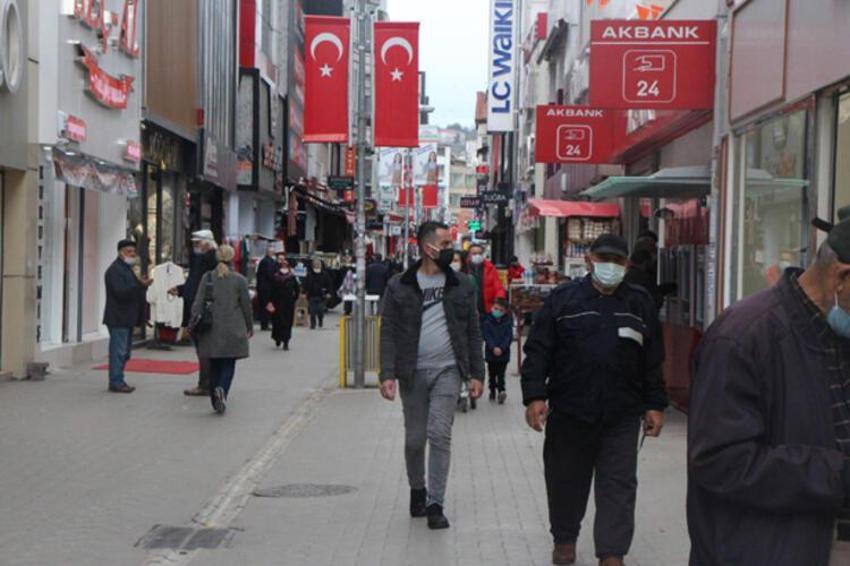 Risk haritası 'kızarıyor'! 81 ilde patlama yaşanıyor, Sağlık Bakanlığı'ndan son dakika açıklaması geldi