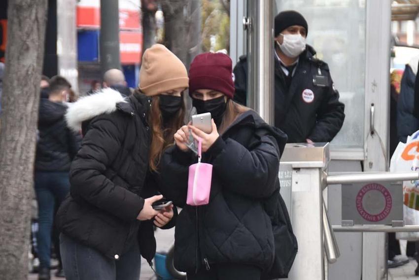 Hafta içi ve hafta sonu sokağa çıkma yasakları ile ilgili yeni kararlar! 10 gün, peş peşe duyuruyorlar, her şey terse döndü...