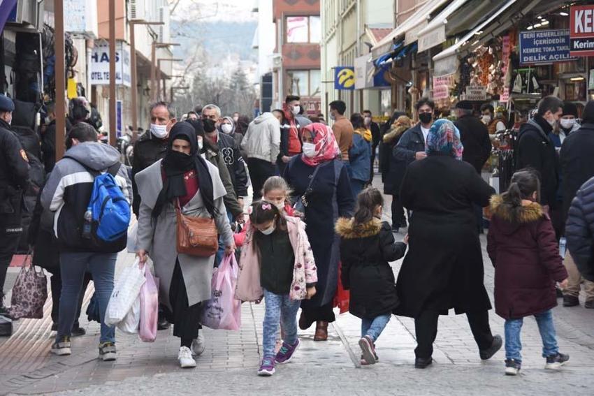 Hafta içi ve hafta sonu sokağa çıkma yasakları ile ilgili yeni kararlar! 10 gün, peş peşe duyuruyorlar, her şey terse döndü...