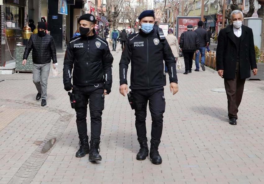Hafta içi ve hafta sonu sokağa çıkma yasakları ile ilgili yeni kararlar! 10 gün, peş peşe duyuruyorlar, her şey terse döndü...