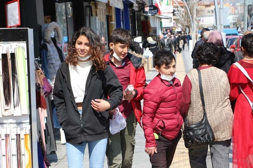 Hafta içi ve hafta sonu sokağa çıkma yasakları ile ilgili yeni kararlar! 10 gün, peş peşe duyuruyorlar, her şey terse döndü...