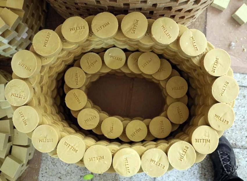 Talep patladı, fiyatı 15 lira! İnci tozundan yapılıyor, kuruması 6 ay sürüyor...