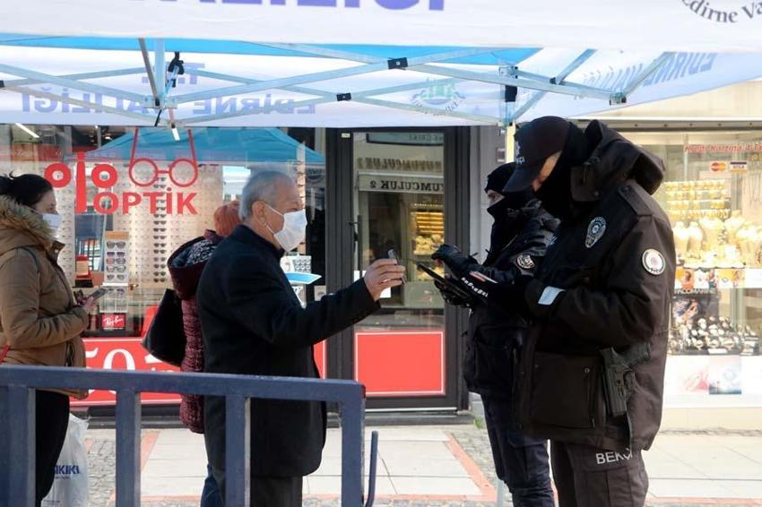 Hafta içi ve hafta sonu sokağa çıkma yasakları ile ilgili yeni karar! Ramazanda tam kapama, peş peşe duyurdular...