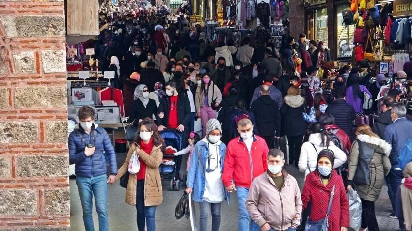 Hafta içi ve hafta sonu sokağa çıkma yasakları ile ilgili yeni karar! Ramazanda tam kapama, peş peşe duyurdular...