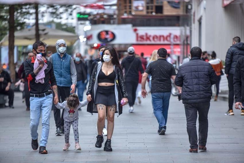 Hafta içi ve hafta sonu sokağa çıkma yasakları ile ilgili yeni karar! Ramazanda tam kapama, peş peşe duyurdular...