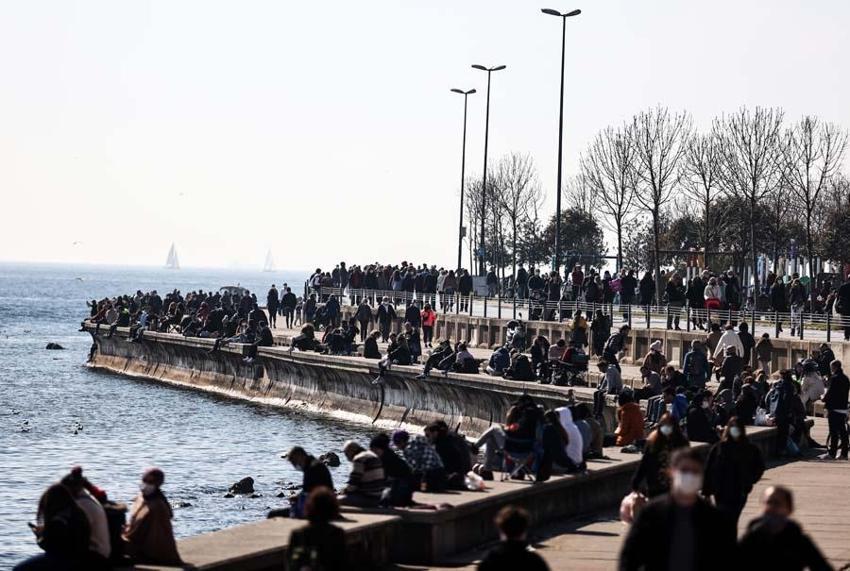 Hafta içi ve hafta sonu sokağa çıkma yasakları ile ilgili yeni karar! Ramazanda tam kapama, peş peşe duyurdular...
