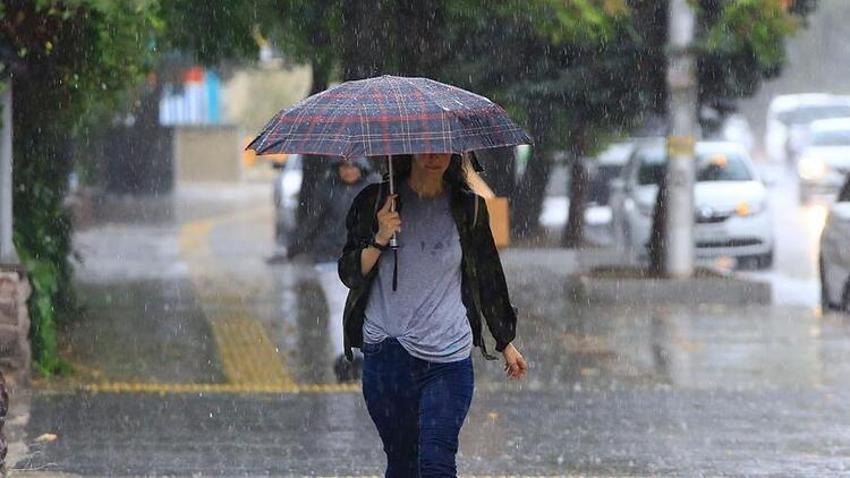 İstanbul'da kar yağışı başladı! Meteoroloji uyarmıştı! 12 derece birden düşecek
