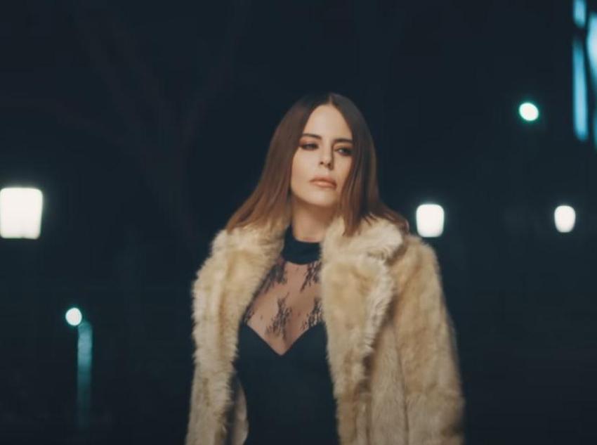 Simge Sağın'ın klipteki cesur sahneleri olay oldu!