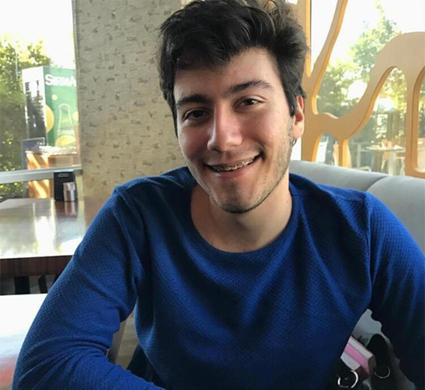Enes Batur'un doğum günü partisini polis bastı iddiası!
