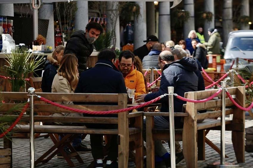 Ülkede 97 gün sonra yasaklar kalktı! Her yer tıklım tıklım...