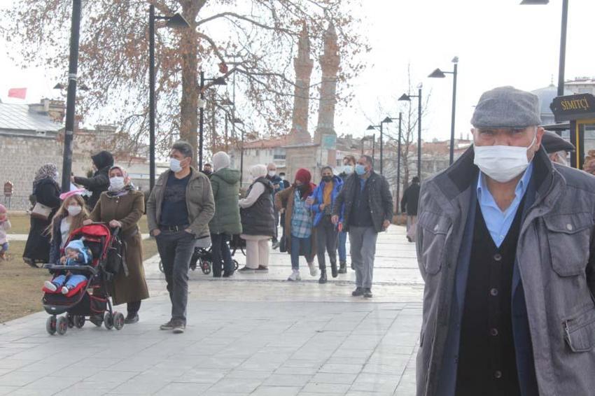 Hafta sonu, hafta içi sokağa çıkma yasakları ile ilgili flaş karar! 81 ile gönderildi