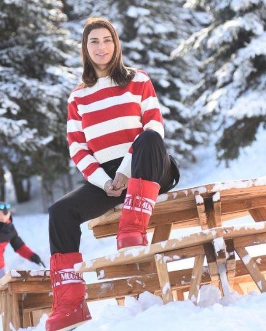 Ebru Şancı'ya büstiyerli ve taytlı fotoğraf yasağı!